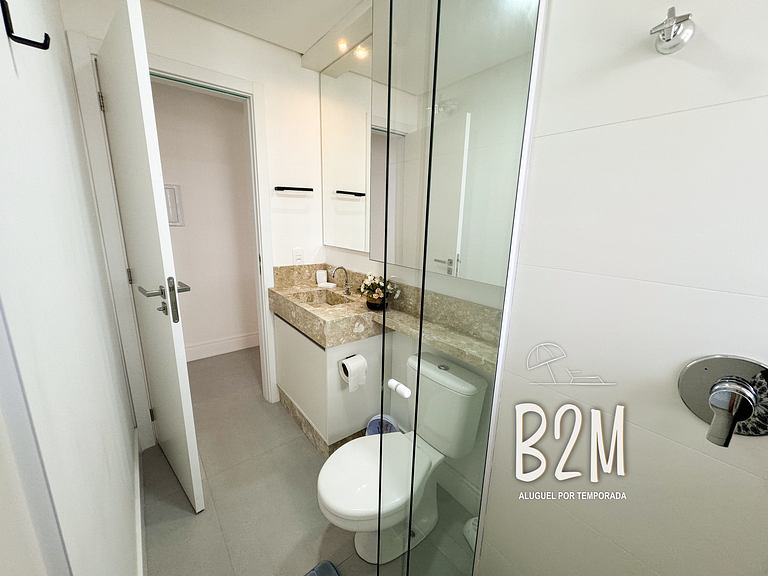 Amplo apartamento com vista mar