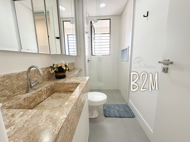 Amplo apartamento com vista mar