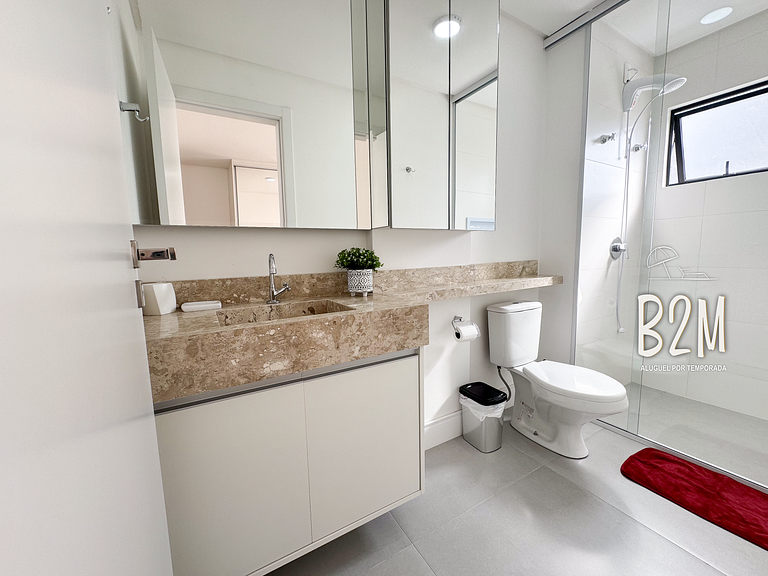 Amplo apartamento com vista mar