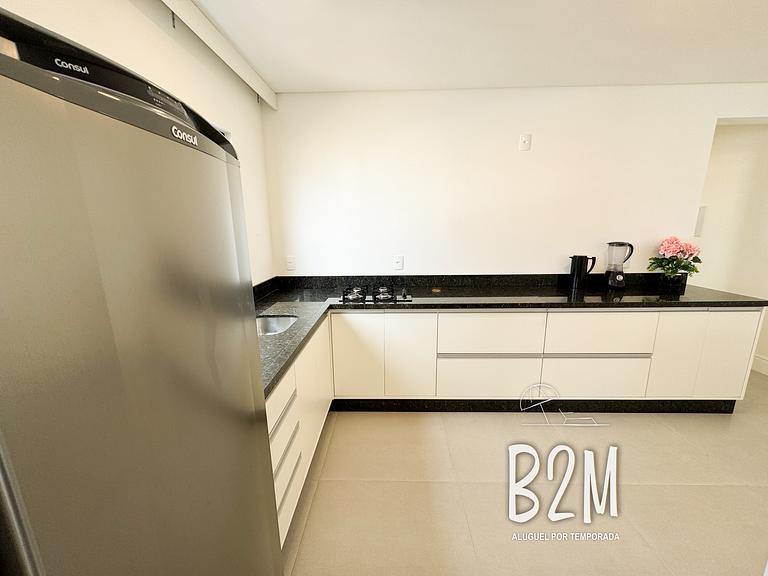 Amplo apartamento com vista mar