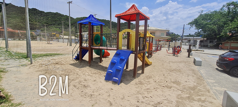 Casa pé na Areia com fliperama e churrasqueira