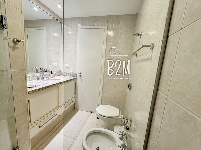 Amplo apartamento no coração da Cidade, quadra mar
