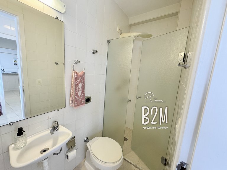 Amplo apartamento no coração da Cidade, quadra mar