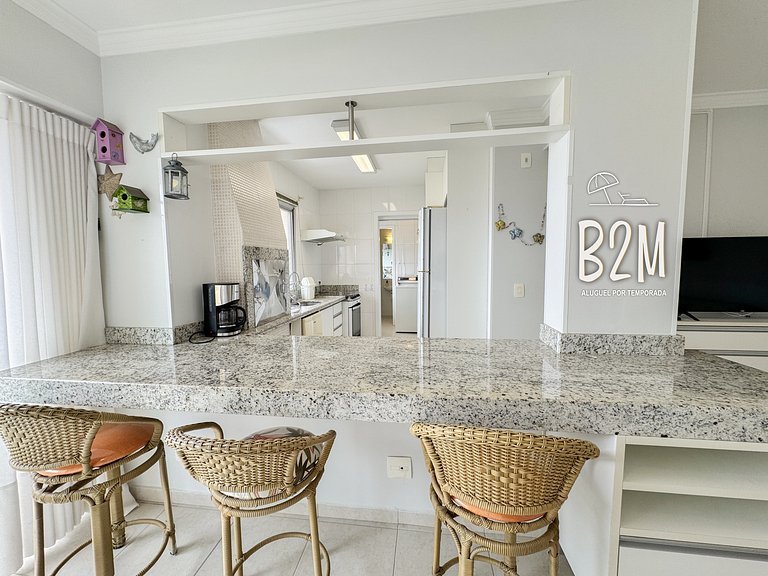 Amplo apartamento no coração da Cidade, quadra mar