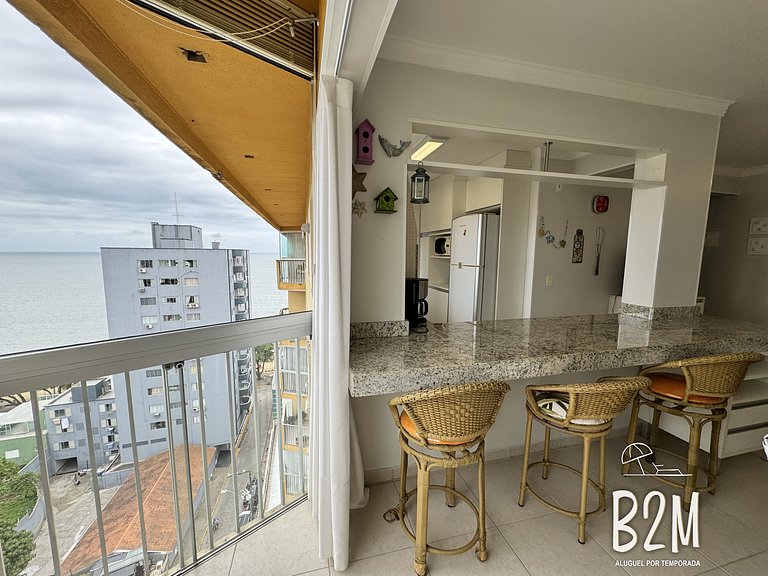 Amplo apartamento no coração da Cidade, quadra mar