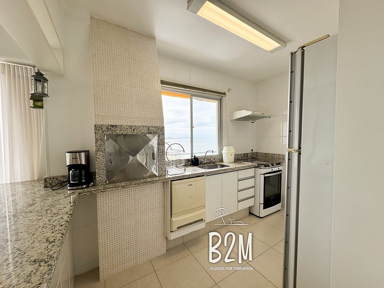 Amplo apartamento no coração da Cidade, quadra mar