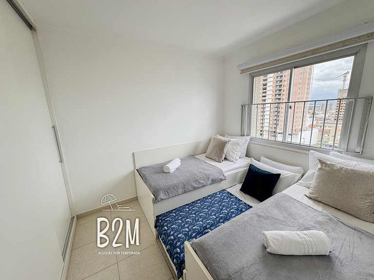 Amplo apartamento no coração da Cidade, quadra mar
