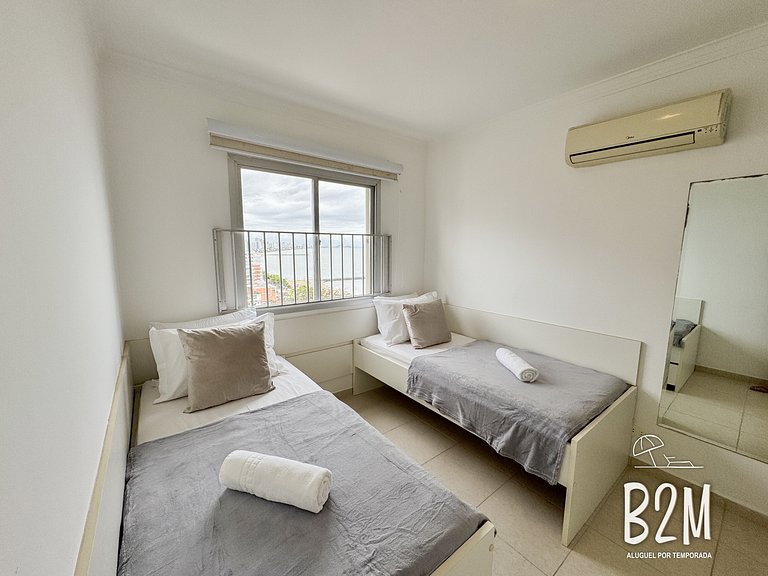 Amplo apartamento no coração da Cidade, quadra mar