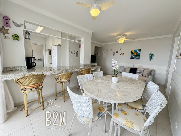 Amplo apartamento no coração da Cidade, quadra mar