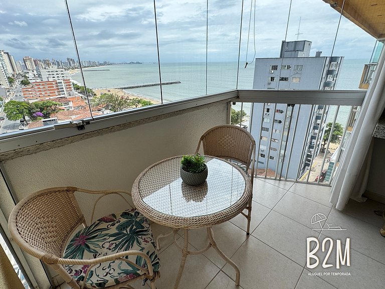 Amplo apartamento no coração da Cidade, quadra mar