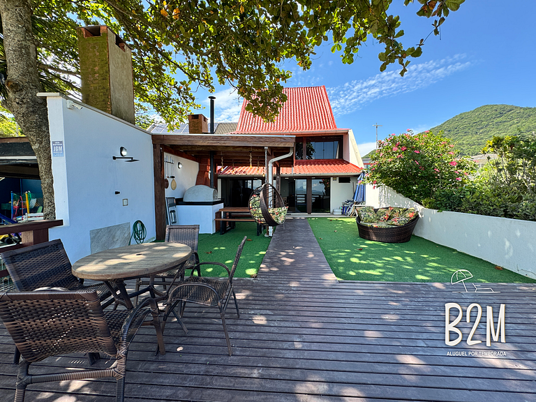 Casa pé na Areia com fliperama e churrasqueira