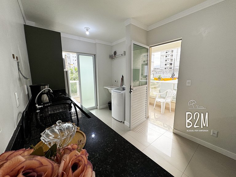 Apartamento com churrasqueira, praia Perequê