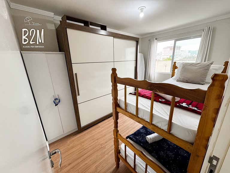 Apartamento com churrasqueira, praia Perequê