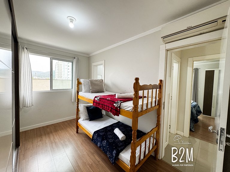 Apartamento com churrasqueira, praia Perequê