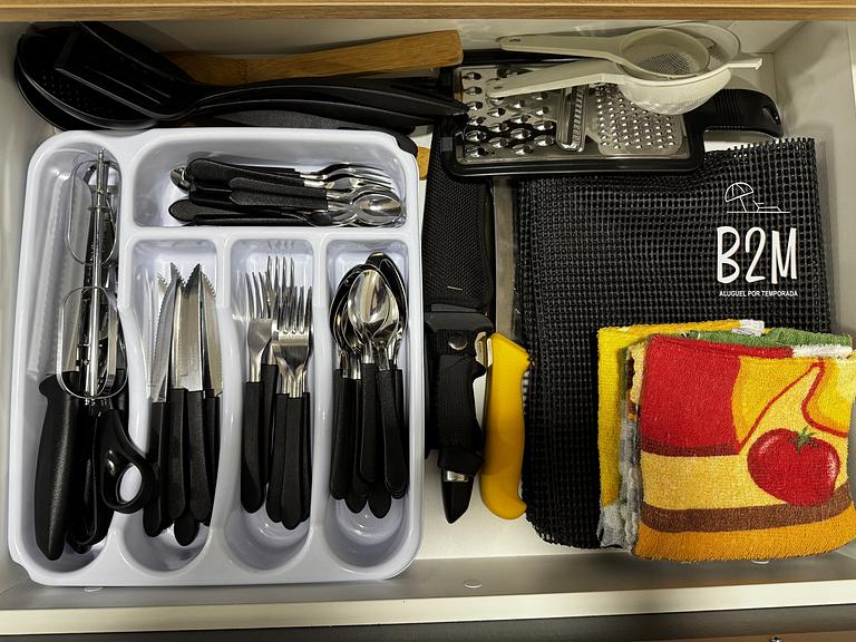 Próximo a praia, jacuzzi e churrasqueira