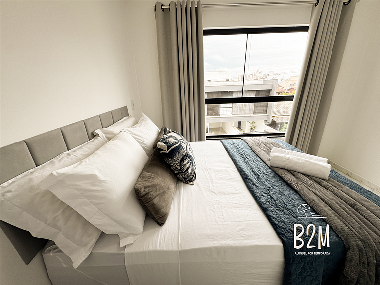 Próximo a praia, jacuzzi e churrasqueira