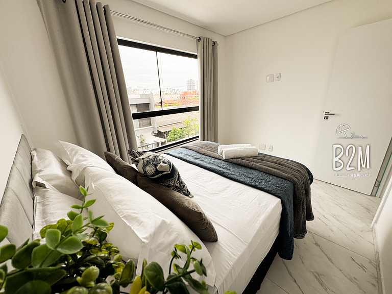 Próximo a praia, jacuzzi e churrasqueira