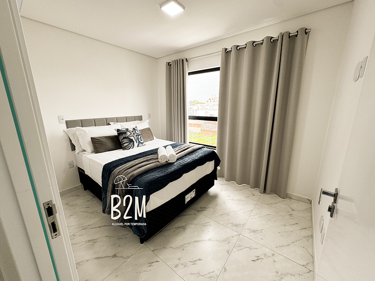 Próximo a praia, jacuzzi e churrasqueira