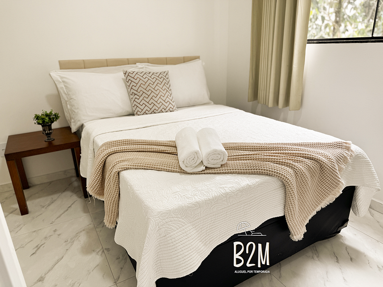 Próximo a praia, jacuzzi e churrasqueira