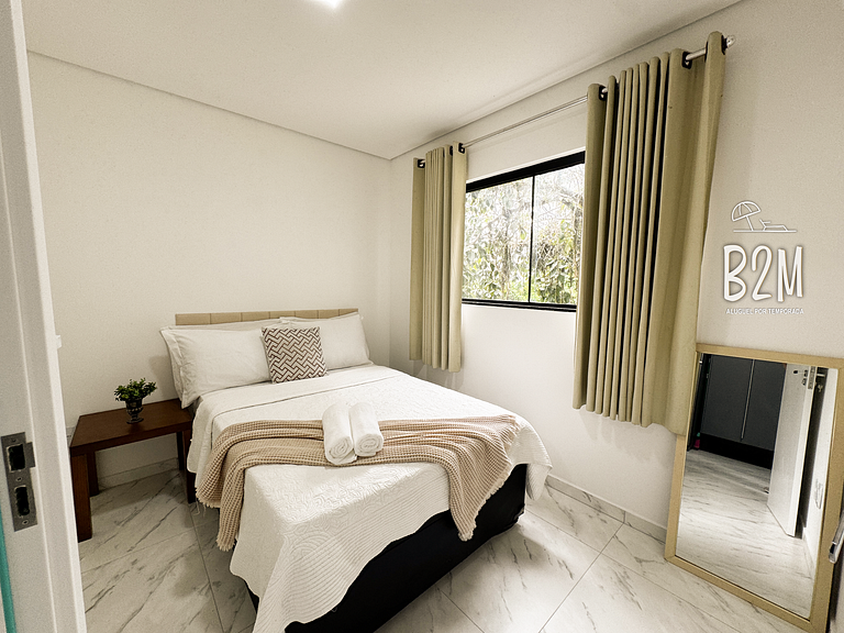 Próximo a praia, jacuzzi e churrasqueira