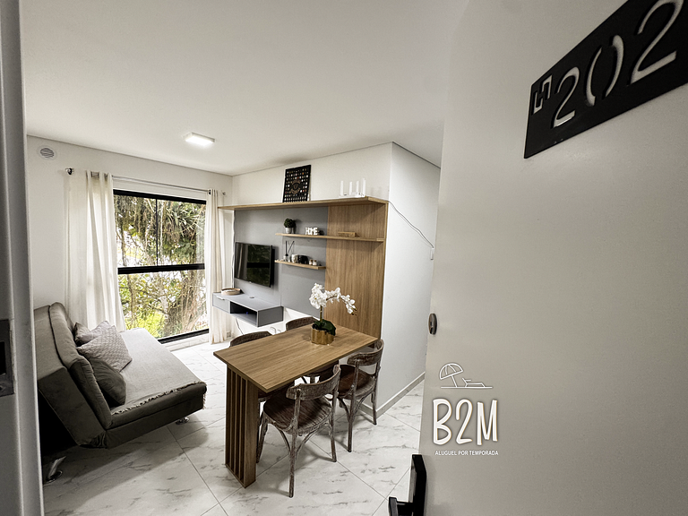 Próximo a praia, jacuzzi e churrasqueira