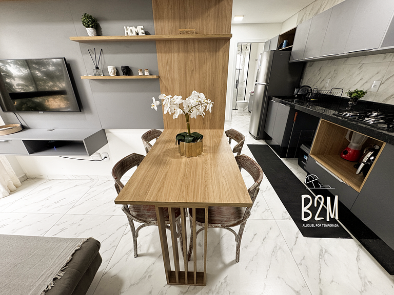 Próximo a praia, jacuzzi e churrasqueira