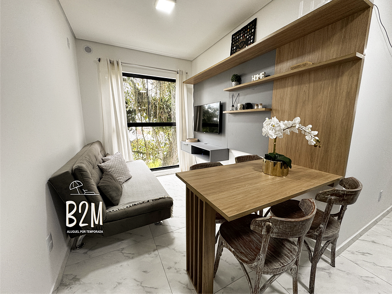 Próximo a praia, jacuzzi e churrasqueira