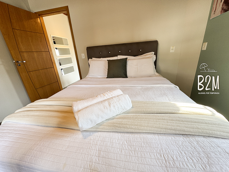 Casa pé na areia com caiaque e churrasqueira