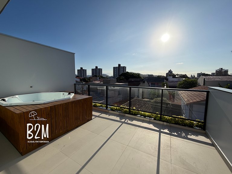 Triplex com jacuzzi, vista mar, churrasqueira