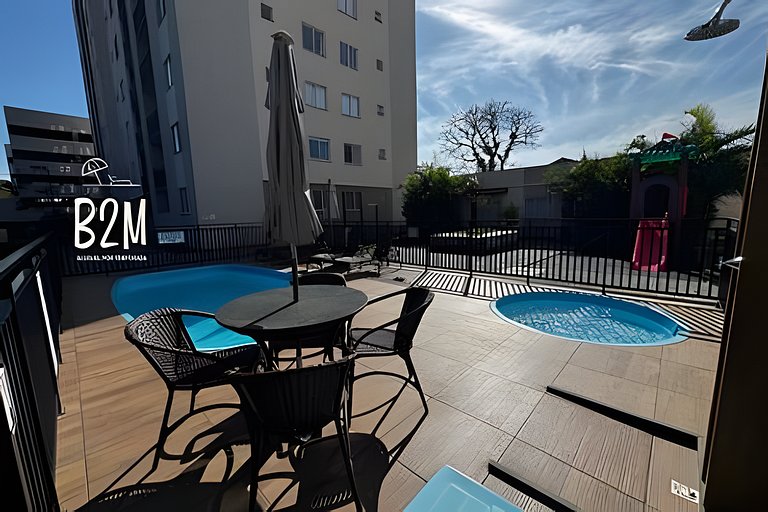 Piscina, praia, parquinho e lazer para familia