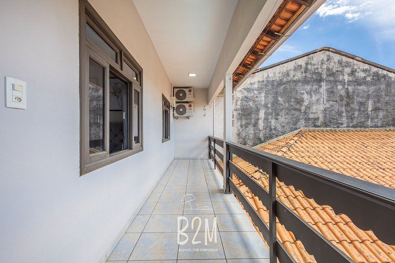 Piscina, churrasqueira, próximo a praia