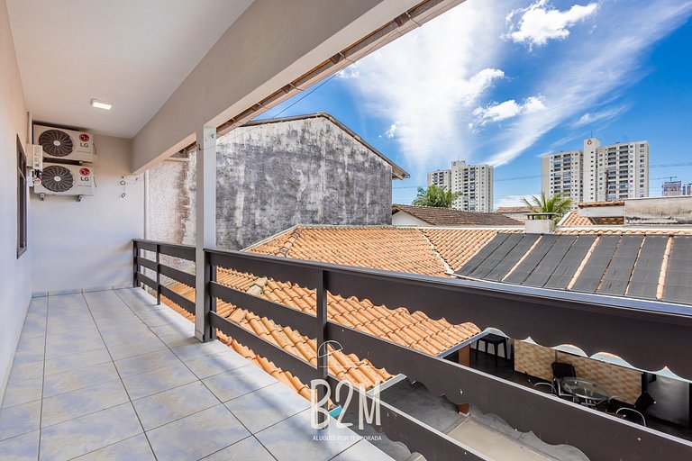 Piscina, churrasqueira, próximo a praia
