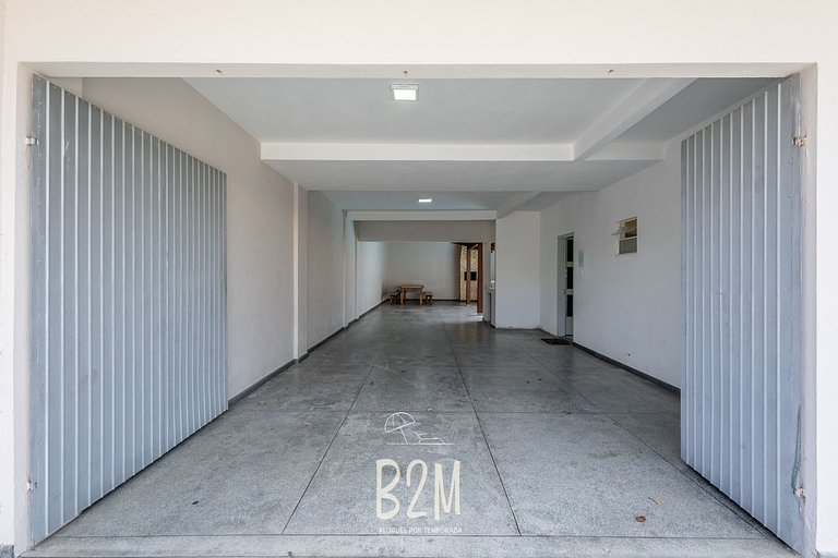 Piscina, churrasqueira, próximo a praia