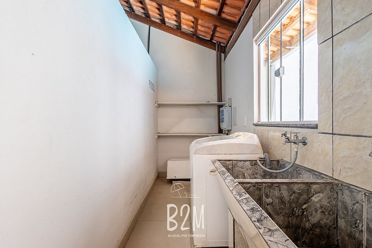 Piscina, churrasqueira, próximo a praia